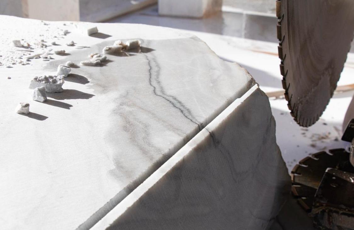 Maquinaria en planta de mármol